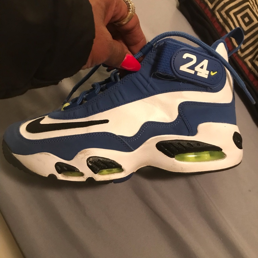 Nike Griffin size 5.5 youth used a few scuff marks nothing major